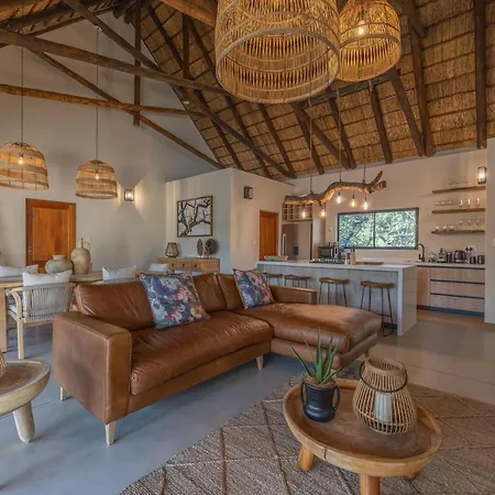 Ukanyi Luxury Villa Hoedspruit Exterior photo